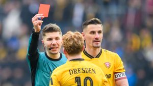 KGGLIHPBLFEVVG6AOZYTECDT5I