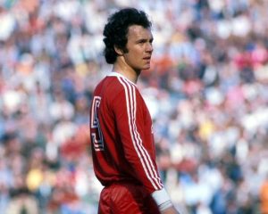 Franz Beckenbauer FC Bayern München nachdenklich